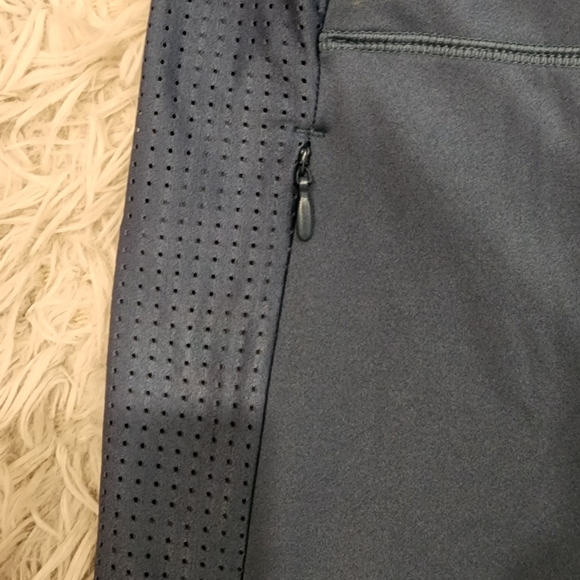 Fabletics Motion 365 Leggings - Picture 5 of 7